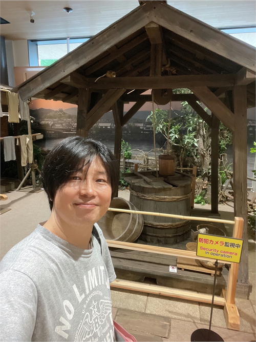 ばけばけドラマ館の天国長屋セット内部。ドラマの世界観が再現されている